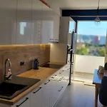 Hidden Gem, Modern 2bedroom, Amazing Terrace-free Parking-your Away From Appartement *