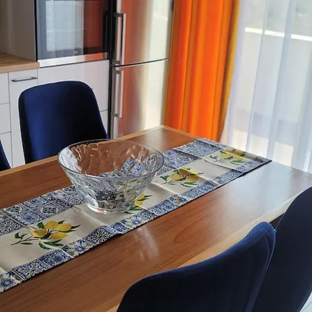 Hidden Gem, Modern 2bedroom, Amazing Terrace-free Parking-your Away From شقة تيرانا