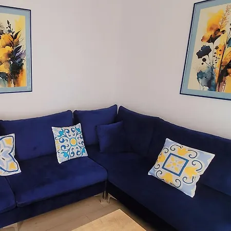 Hidden Gem, Modern 2bedroom, Amazing Terrace-free Parking-your Away From