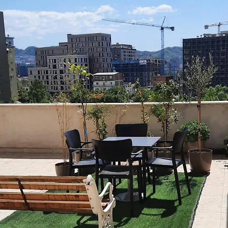 Hidden Gem, Modern 2bedroom, Amazing Terrace-free Parking-your Away From Appartement