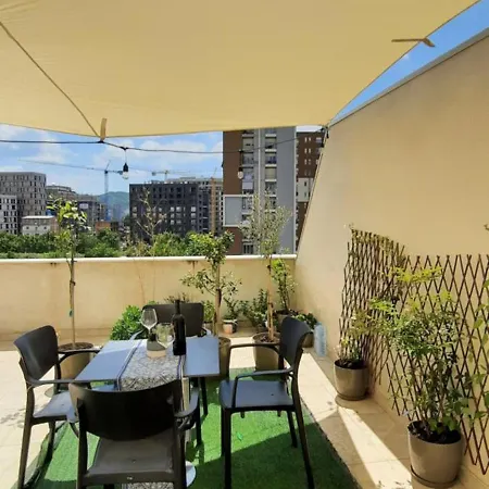Апартаменты Hidden Gem, Modern 2bedroom, Amazing Terrace-free Parking-your Away From