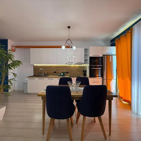 شقة Hidden Gem, Modern 2bedroom, Amazing Terrace-free Parking-your Away From *