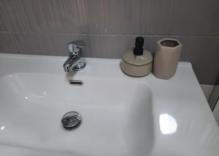 Hidden Gem, Modern 2bedroom, Amazing Terrace-free Parking-your Away From アパート ティラナ