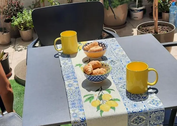 アパート Hidden Gem, Modern 2bedroom, Amazing Terrace-free Parking-your Away From ティラナ