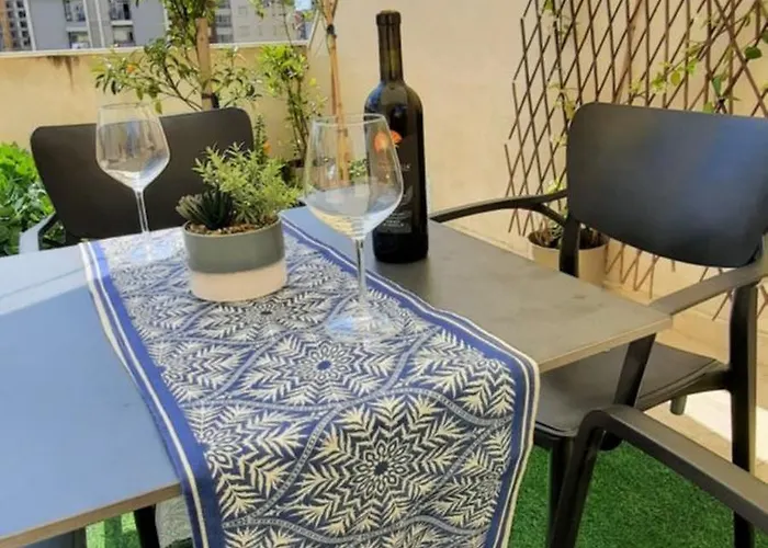 アパート Hidden Gem, Modern 2bedroom, Amazing Terrace-free Parking-your Away From ティラナ