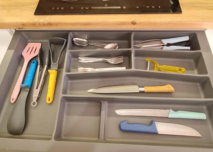 Hidden Gem, Modern 2bedroom, Amazing Terrace-free Parking-your Away From Lägenhet