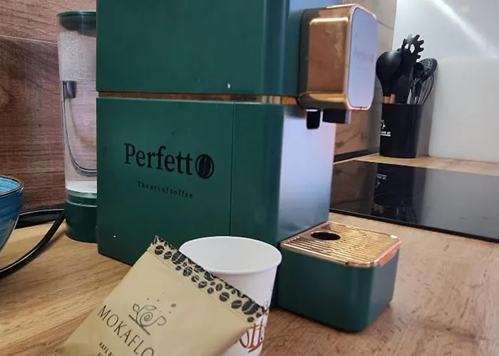 Hidden Gem, Modern 2bedroom, Amazing Terrace-free Parking-your Away From アパート ティラナ